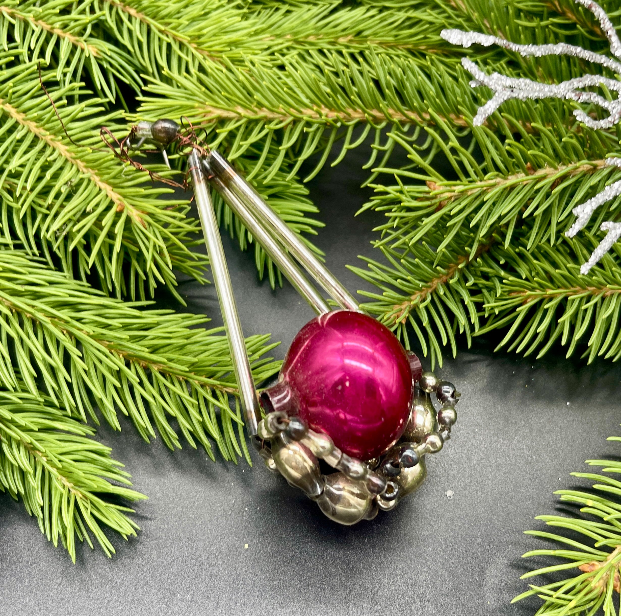 1940年代のヴィンテージガラスクリスマスオーナメント、ガラスビーズ