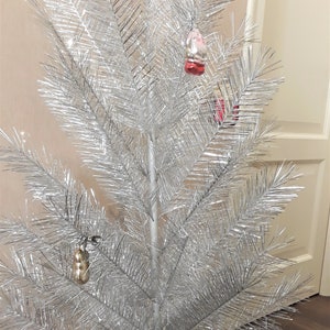 Aluminum christmas tree, silver, aluminum, tree, Christmas Tree, 80s decoration, light up, shiny tree, kitschy tree image 3