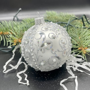 White Hand-painted christmas glass ornaments ,Handmade Christmas tree glass ornament,Xmas 2025, Winter decor,Gifts ideas,Handmade glass ball