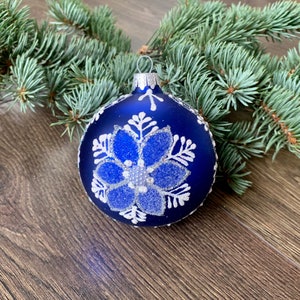 Blue hand-painted christmas glass ornaments,custom ornaments,Hand painted Christmas tree glass ornament ,Christmas decoration 2022