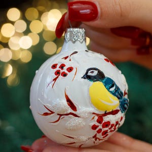 White ball with bird,Hand-painted christmas glass ornaments,custom ornaments,Hand painted Christmas tree glass ornament,Christmas decoration