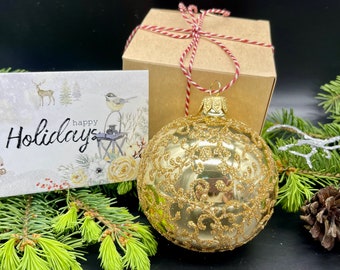 Holiday Keepsake: Personalized Christmas Gift - Green Handmade Christmas glass ornament