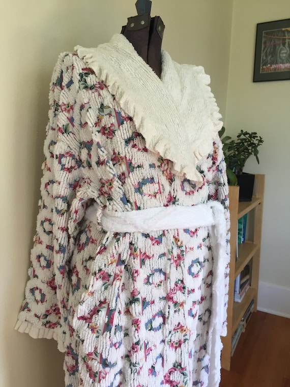 Vintage Stan Herman Chenille ROBE with Pretty Flor