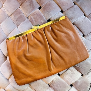 1970s Brown Leather Kisslock Clutch Bag with Chain Strap