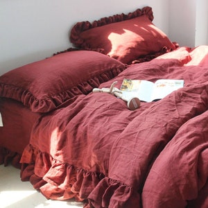 Christmas Red Linen Duvet Cover with Ruffles, Queen / King Quilt, Linen Flat Sheet with Ruffles, Linen Pillowcase, Santa Gift