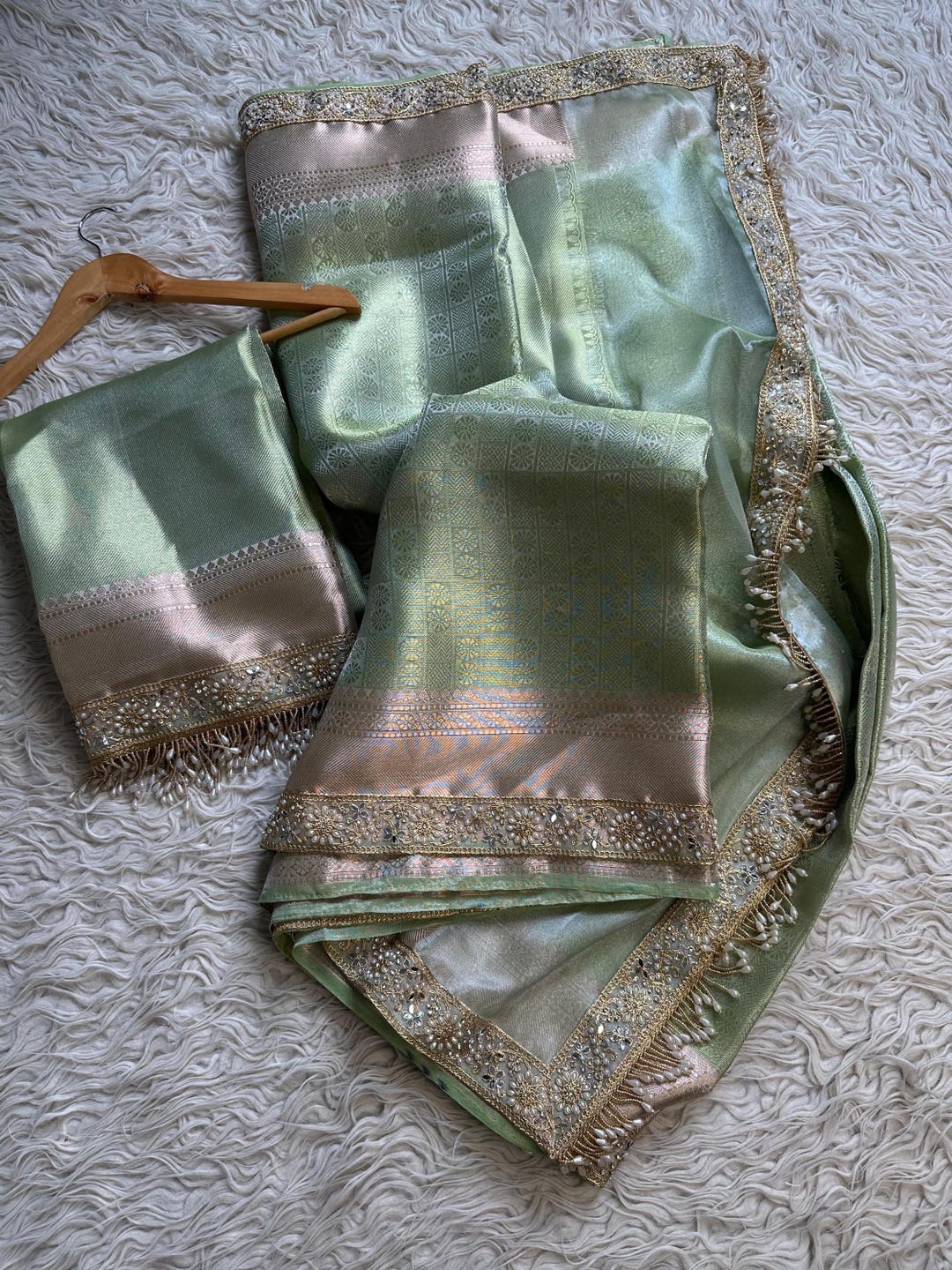 Women Pink Brocade Woven Zari Design Saree With Unstitched Blouse main image 0