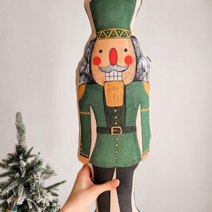 Grön Nötknäpparkudde • Mysig julkudde