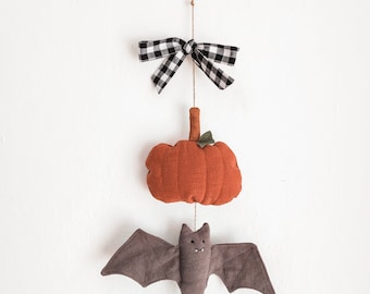 Linen Autumn Pendant: Hanging with Pumpkin and Bat 50 cm Organic Hanging Décor