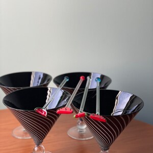 4 verres à martini, articles de bar du milieu du siècle, verres à cocktail vintage, cadeau pour elle, cadeau pour lui, chariot de bar mcm, verres noirs et blancs, mcm, image 9