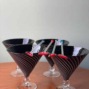 4 verres à martini, articles de bar du milieu du siècle, verres à cocktail vintage, cadeau pour elle, cadeau pour lui, chariot de bar mcm, verres noirs et blancs, mcm, image 8