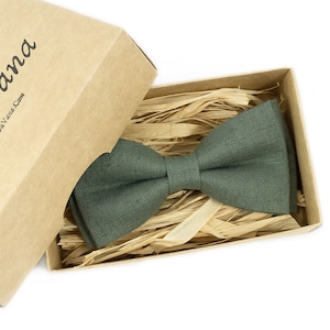 Pine green pre-tied linen bow ties for men / Forest pine green wedding bow ties for groomsmen gift
