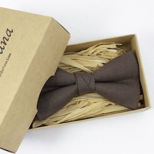 Cocoa Brown groomsmen bow ties for weddings / Cocoa Brown bow ties for men available with matching pocket square as fathers day gift