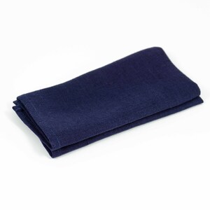 Handgemaakte marineblauwe linnen pochet: herenaccessoires