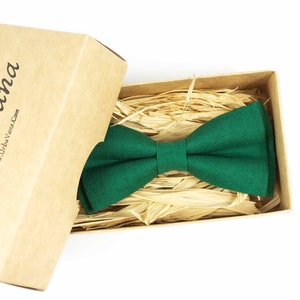 Green linen wedding bow ties for groomsmen or bow ties for men and boys available with matching pocket square / Green necktie