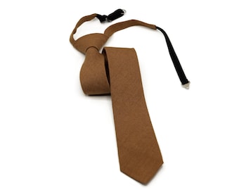 Cinnamon Brown Linen Pre-Tied Necktie: Groomsmen Wedding Tie