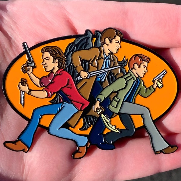 Supernatural enamel pin, Team Free Will enamel pin, aka badge, lapel pin or brooch ftg SPN hunters Sam and Dean Winchester and angel, Casti