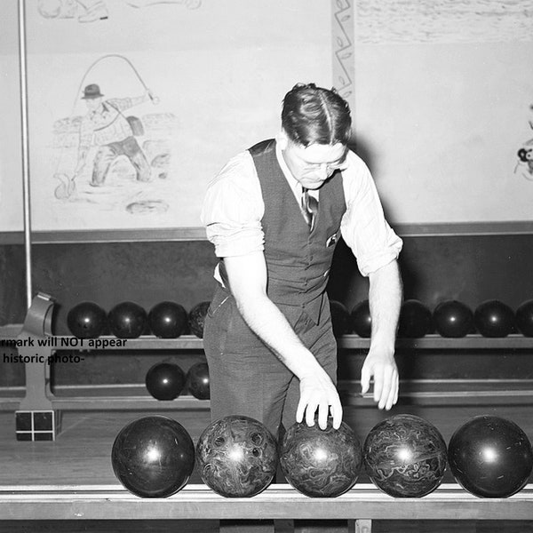 5x7 1940 Bowling Alley PHOTO Bowler Lanes Indiana Game Room Vintage Decor Art