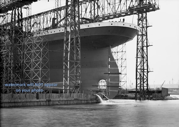 5x7 タイタニック号の船尾の写真 建設完了 ドライドック ホワイト