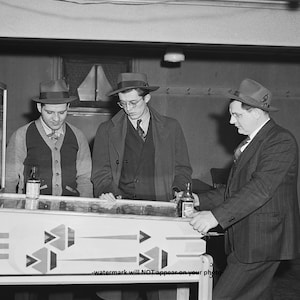 1941 Pinball PHOTO Pin Ball Pool Hall Billiards Vintage Game Room Machine 5x7