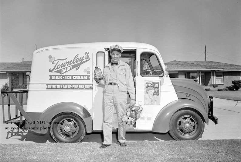 4x6 Vintage Ice Cream Truck Milk Truck PHOTO 1953 Townley/'s Dairy Delivery Man