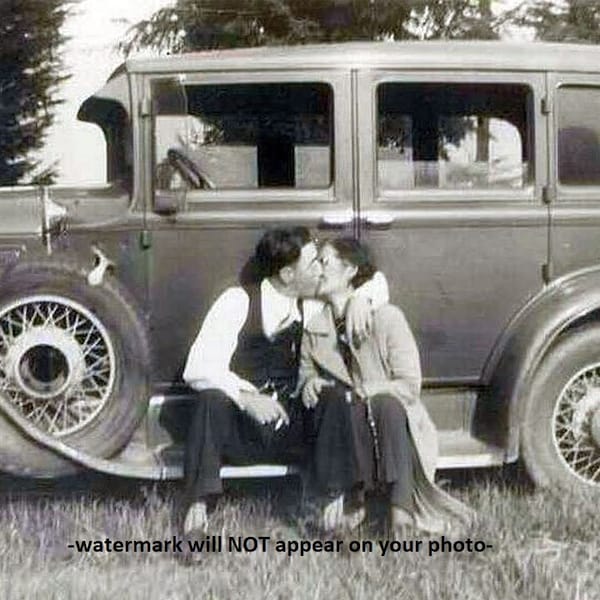 5x7 Bonnie & Clyde Kissing PHOTO Gangster Clyde Barrow Bonnie Parker Coche Gran Depresión Prohibición Era