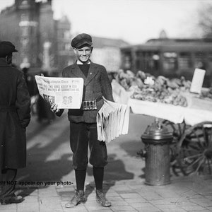 5x7 Old Newsboy PHOTO Newsies Kids Sell Papers Washington DC