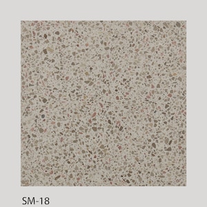 Könnte beinhalten: Nahaufnahme einer Terrazzoplatte mit beigefarbenem Hintergrund und kleinen braunen, weißen und roten Chips.