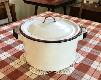 5  1/2 Qt Speckled Enamelware Stew/Stock Pot with Lid