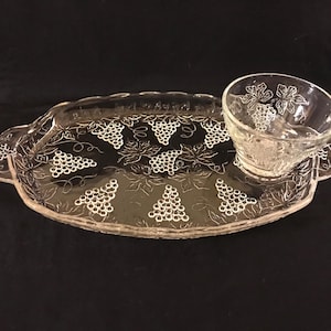 Serva-Snack 8-Piece Luncheon Set in “Raised Grape Vine” Pattern by Anchor Hocking