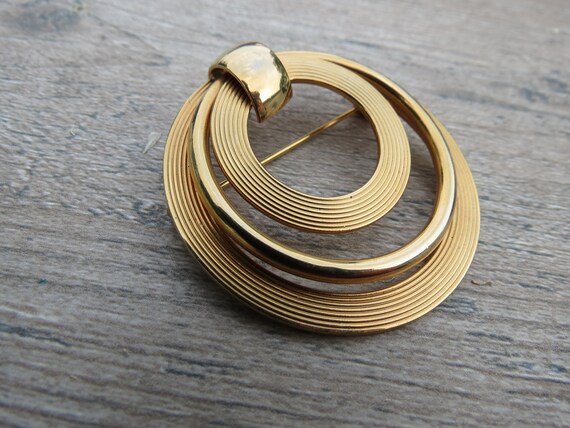 Vintage Gold Tone Multiple Circle Pin Brooch 1980… - image 3