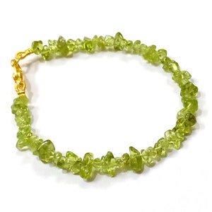 Peridot Chips Bracelet, Natural Peridot Gold Plated Beads Bracelet, Peridot Beads Raw Nuggets Jewelry Bracelet