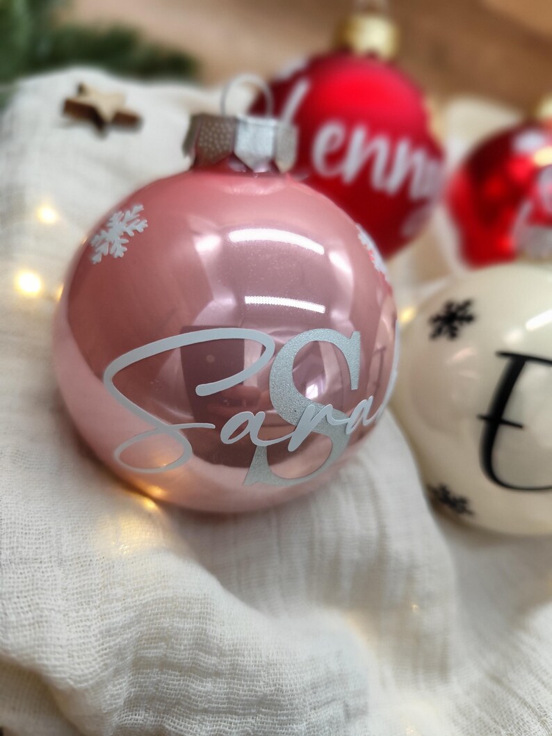 Weihnachtskugel mit Namen, Christbaumkugel aus Glas, Mitarbeiter Geschenke zu Weihnachten