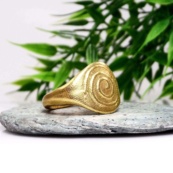 Gold-Spiral-Ring Rustikaler Ring Tribal-Symbol Ring Griechischer Ring Antiker Ring Siegelring Organischer kleiner Finger Ring Sterlingsilber-Ring Gold-vermeil