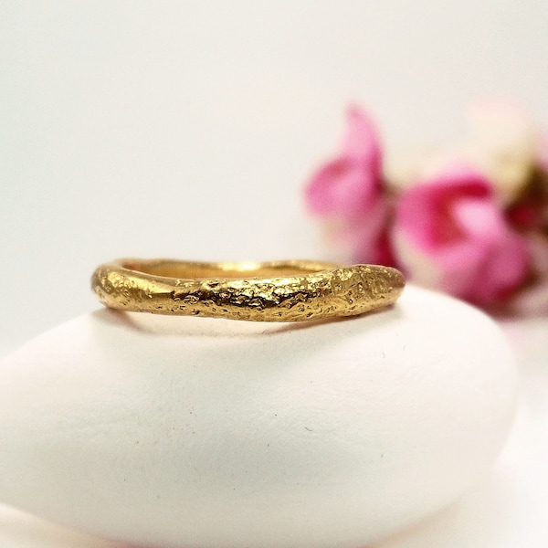 Stone textured gold band ring for women Gold stacking ring Minimalist band ring Thin gold band Dainty boho band ring Gold vermeil ring