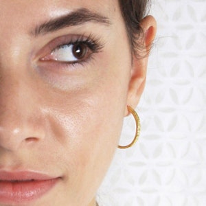 Delicate floral sterling silver hoops Simple hoop earrings Minimalist boho silver creoles hoops earrings Vintage floral pattern hoops