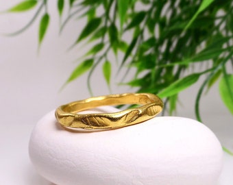 Vintage organic gold band ring for women Dainty boho band ring Gold stacking ring Slim gold band Delicate stacking ring Gold vermeil ring