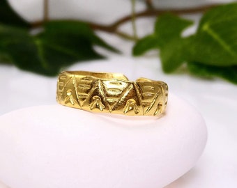 Geometric gold band ring for women Gold boho band ring Open adjustable ring Wide band ring Gold vermeil ring Ethnic band ring Gift for mom