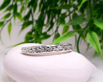 Vintage floral pattern silver band ring Flower design band Dainty boho silver band Delicate silver band Nature ring Silver stacking ring