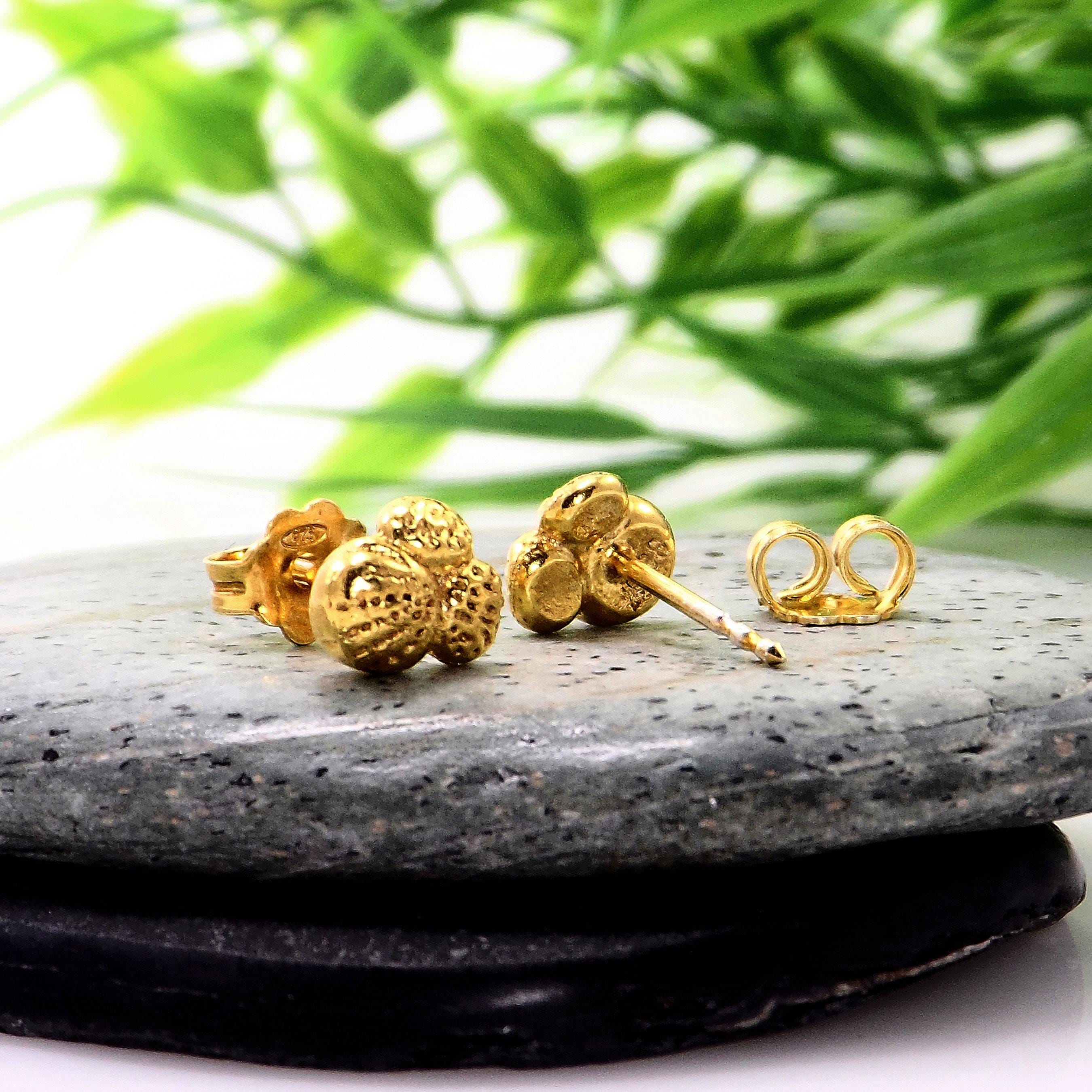 花柄ゴールドイヤリング、シードポッドスタッド、フラワースタッド