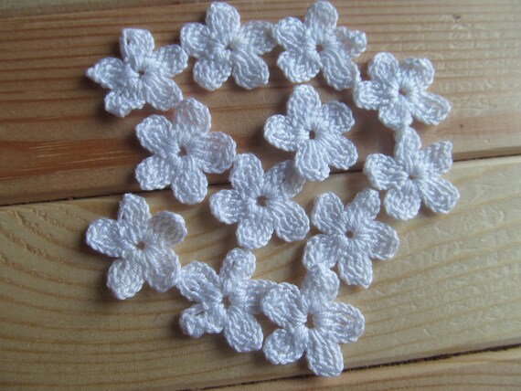 Crochet kit for inspiration decoration 6 crochet ivory-beige different flowers for scrapbooking applique and creativity