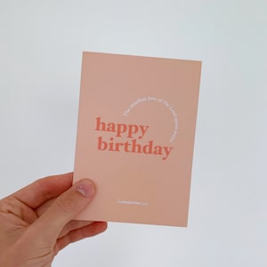 Feliz aniversário | Cartão de aniversário cristão | Lamentações 3:22 Versículo Bíblico | O amor inabalável do Senhor nunca cessa | Encorajamento