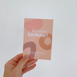 É seu aniversário! | Cartão de aniversário cristão | Salmo 90:12 Versículo Bíblico | Então ensine-nos a contar nossos dias | para ela | Moderno e minimalista