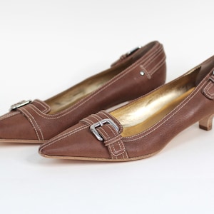 Prada unworn brown leather kitten heels pumps with buckle 37.5 (US 7.5, EU 38.5)