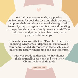 Puede incluir: Un gr&aacute;fico rosa, amarillo y verde con texto que dice: "ABFT tiene como objetivo crear un entorno seguro y de apoyo para el adolescente y sus padres para que puedan expresar sus emociones y trabajar para resolver sus problemas. Al mejorar la comunicaci&oacute;n y construir lazos m&aacute;s fuertes entre los miembros de la familia, ABFT puede ayudar a los adolescentes y los padres a formar relaciones m&aacute;s saludables y positivas. Las investigaciones han demostrado que ABFT puede ser eficaz para reducir los s&iacute;ntomas de la depresi&oacute;n, la ansiedad y otros trastornos emocionales en los adolescentes, al tiempo que mejora el funcionamiento y las relaciones familiares. Con nuestro producto, los terapeutas pueden mejorar sus sesiones de asesoramiento y ayudar a sus clientes a alcanzar sus objetivos. Flowerchild777.com"