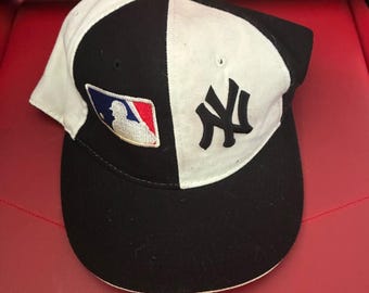 Vintage New York Yankees MLB Pinwheel Fitted Hat Size 8 Black White Rare Cap