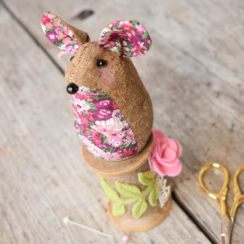 A cute sewing pattern featuring a needle roll and pincushion an ideal handmade gift. Liberty fabric and Essex linen Pinnie Mouse
