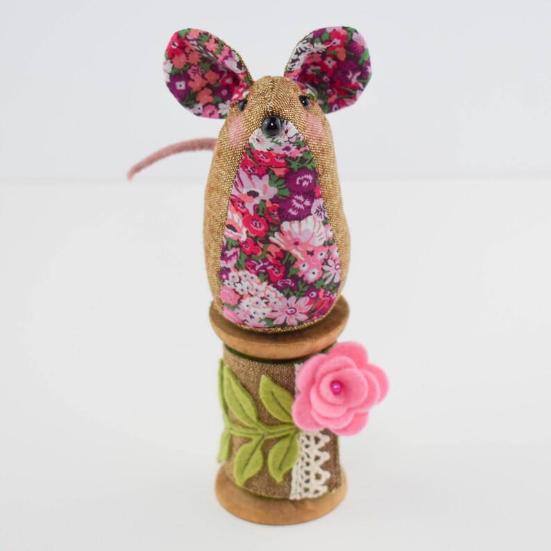 A cute sewing pattern featuring a needle roll and pincushion an ideal handmade gift. Liberty fabric and Essex linen Pinnie Mouse