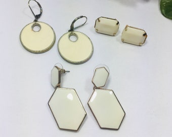 3 couples of earrings White enamel/acrylic/gold tone metal earrings Vintage 80-90 white earrings