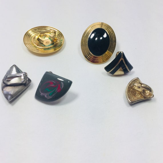 3 couples vintage earrings Gold tone metal/black … - image 2