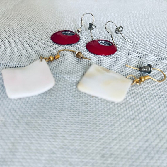 Red enamel circle/white shell square earrings Ear… - image 3